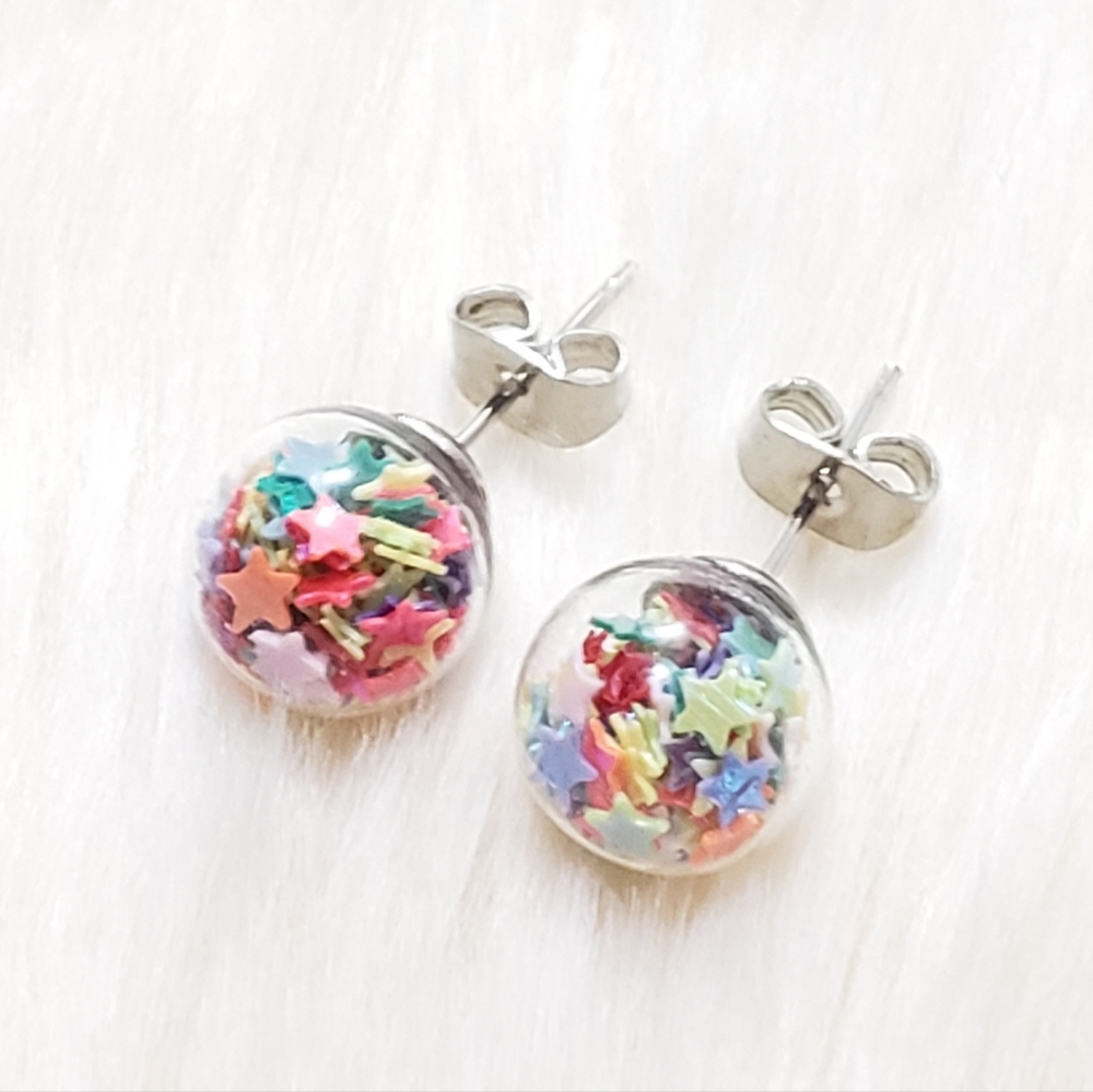 2 pairs of beautiful earrings 😍 Free cute boxes and ribbons.